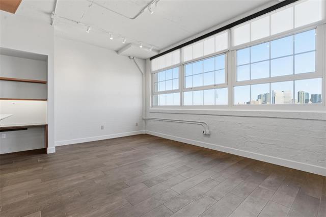 Building Photo - 2600 W 7th St