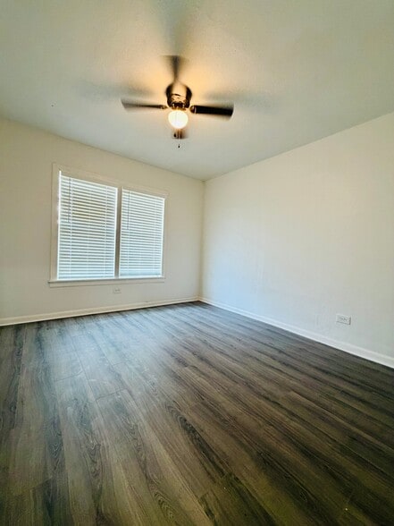 Building Photo - 1735 Green St