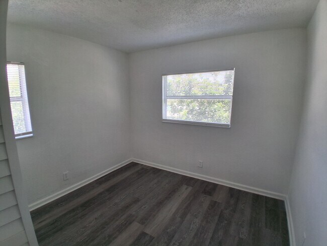 Building Photo - 401 SW 13th Pl
