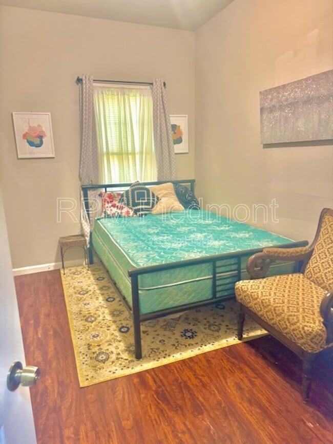 Building Photo - 807 Hall St NW