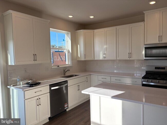 Building Photo - 25 Atkins Dr