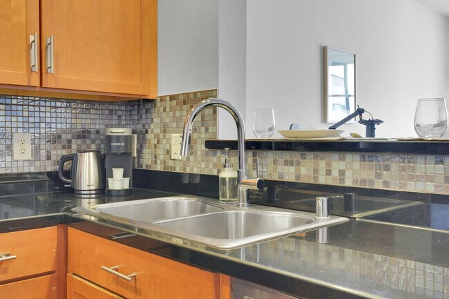 Building Photo - 355 Berry St