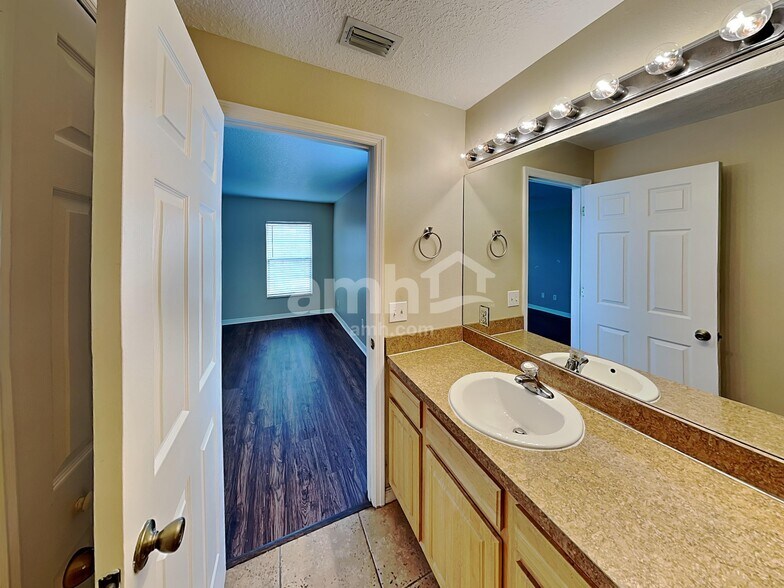 Building Photo - 315 Morningview Dr