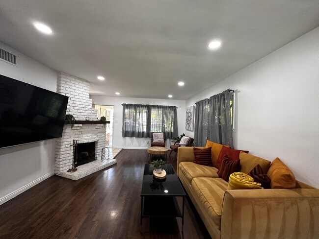 Building Photo - 15732 Covello St