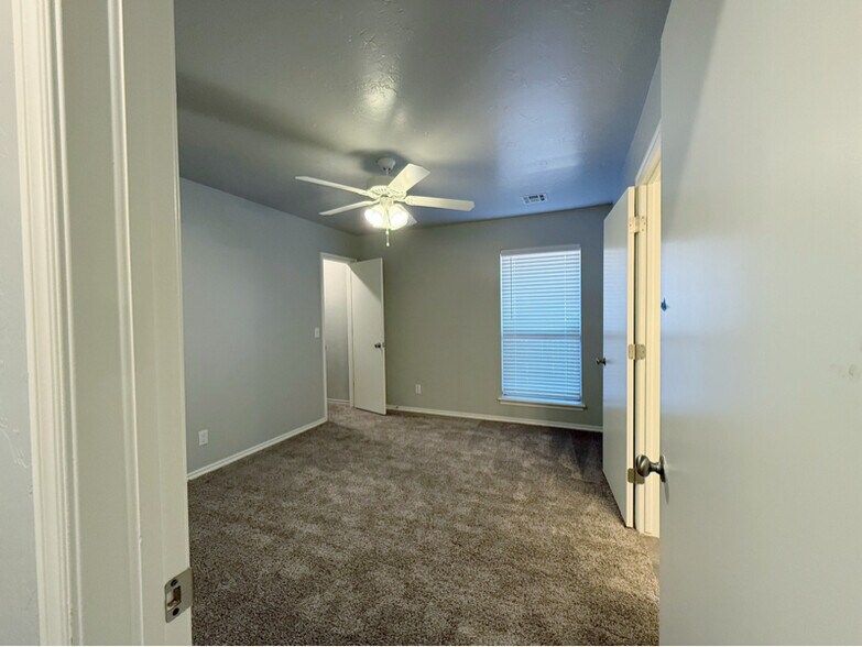 Building Photo - 17040 Hardwood Pl