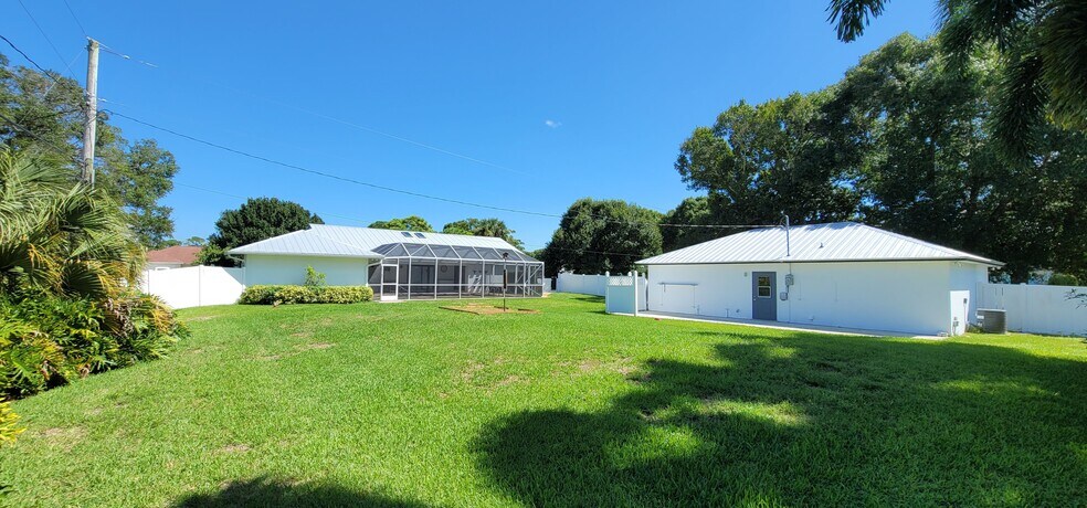 Building Photo - 1616 20th St SW