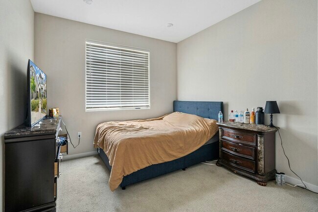 Building Photo - 123 Rodbell Ln