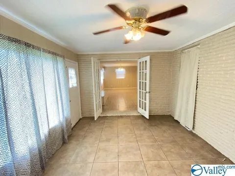 Building Photo - 1000 Longwood Dr SE