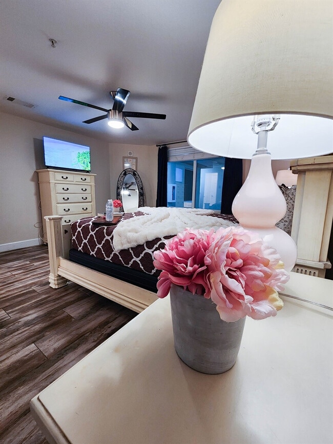 Building Photo - 16819 Front Beach Rd