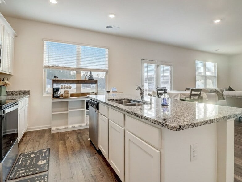 Building Photo - 133 Grafton St