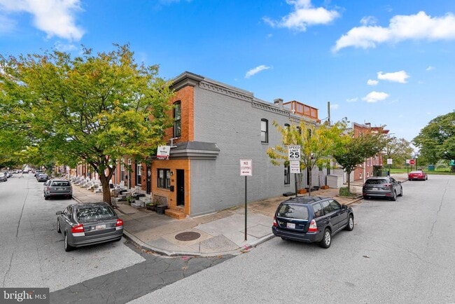 Building Photo - 300 S Robinson St