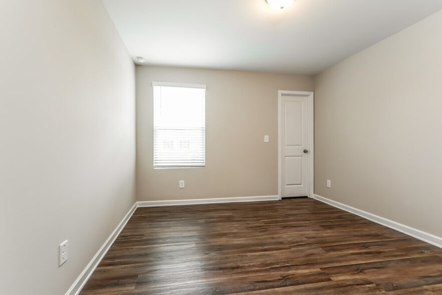 Building Photo - 3755 Place Dr