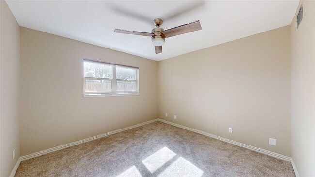 Building Photo - 2819 Fortuna Dr