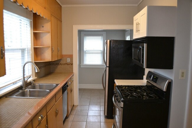Building Photo - Historic Downtown Single Family Home for R...