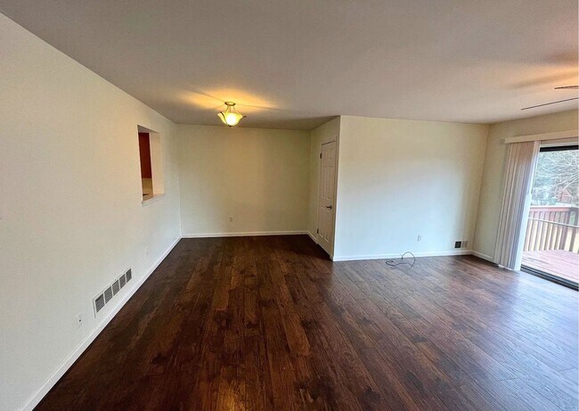 Building Photo - 102 Caernarvon Ct