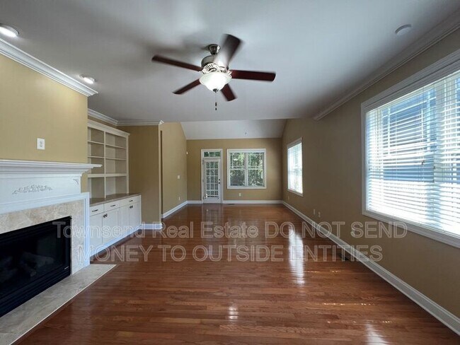 Building Photo - 2210 Westdale Dr