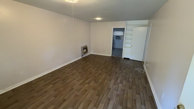 Building Photo - Affordable Duplex in Fondren!