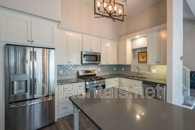 Building Photo - 898 Halston Ct