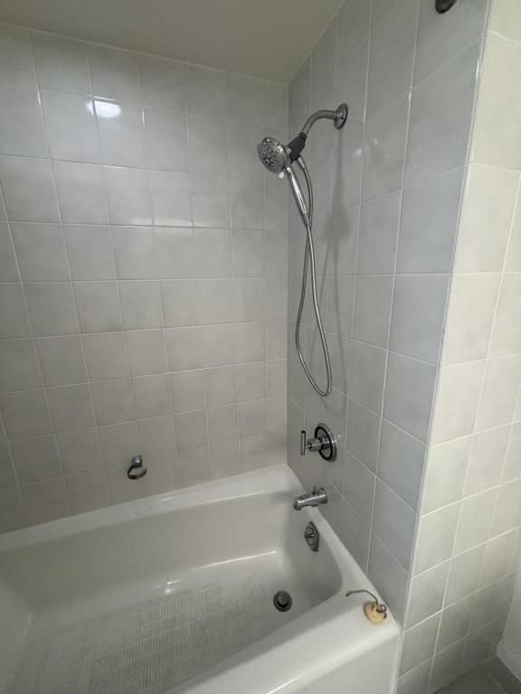 Building Photo - 1341 Kapiolani Blvd