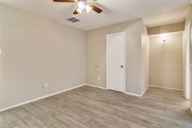 Building Photo - 10839 Sugar Hill Dr