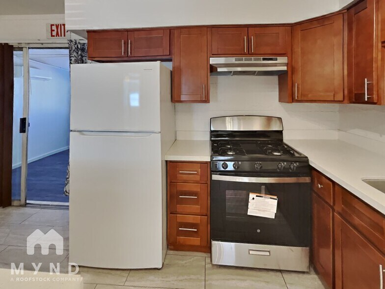 Building Photo - 1426 W 7th Ave