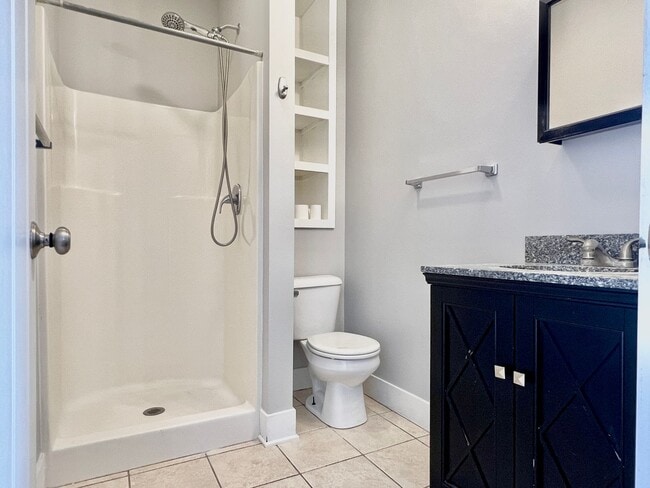 Building Photo - 933 E Front St