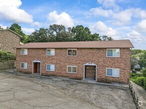 Building Photo - West Knoxville 37919 - Charming, Newly Upd...