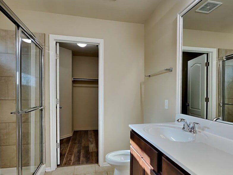 Building Photo - 2716 Demotte Dr