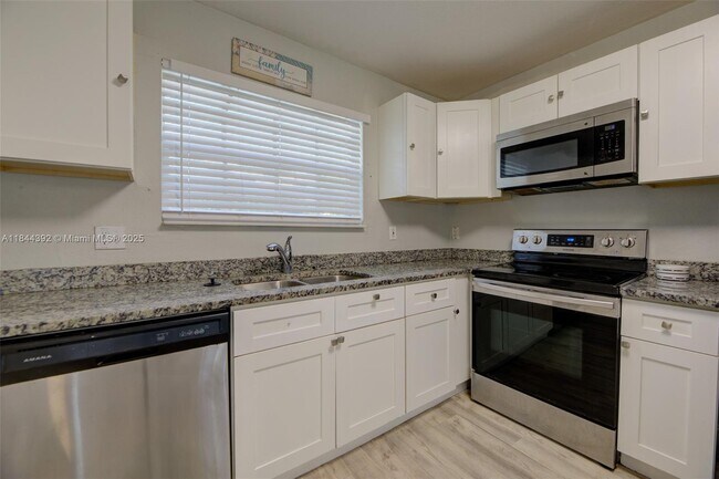 Building Photo - 1224 NE 2nd Ave