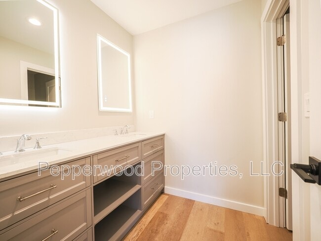 Building Photo - 933 Ansel St