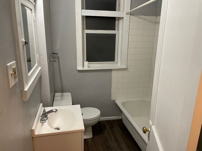 Building Photo - Bamberger 4 Family