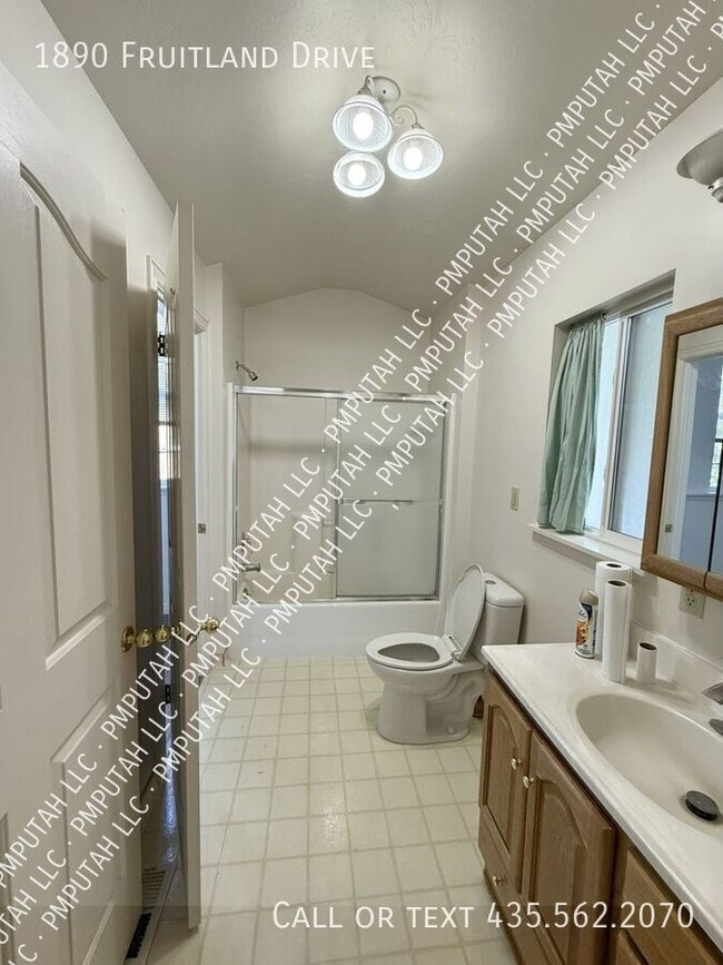 Building Photo - 1890 Fruitland Dr