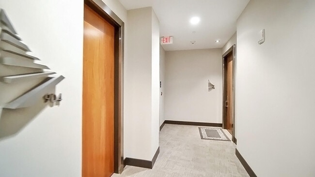 Building Photo - 1 Roebling Wy