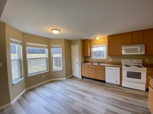 Building Photo - COMING SOON!! Stunning 4 Bedroom 2.5 Bathr...