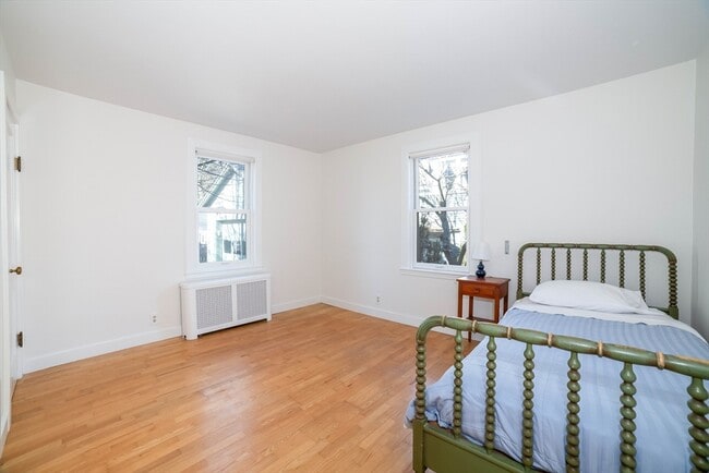 Building Photo - 47 Florence St