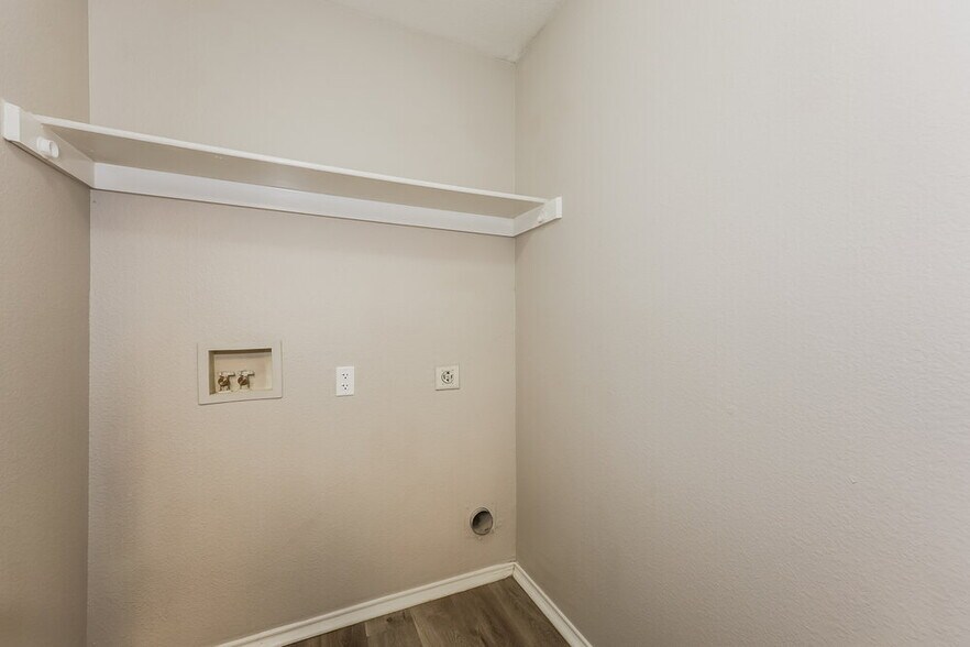 Building Photo - 1016 Matamoros Plaza