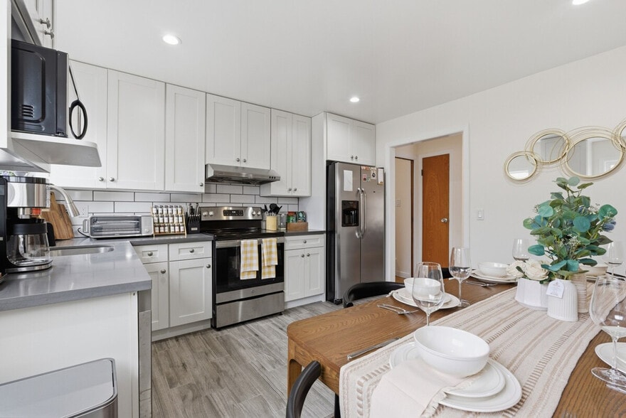 Building Photo - 104 Del Prado Dr