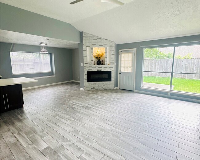 Building Photo - 2115 Barrington Pl Dr