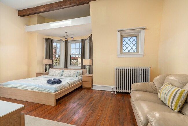 Building Photo - 2633 Adams Mill Rd NW