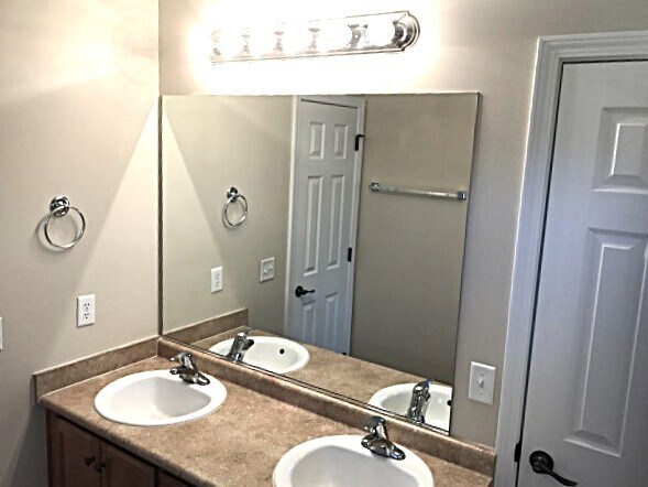 Building Photo - 121 Sterling Dr