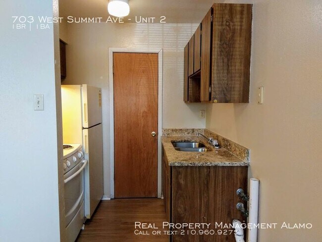 Building Photo - 703 W Summit Ave