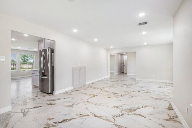 Building Photo - 7711 Antoine Dr