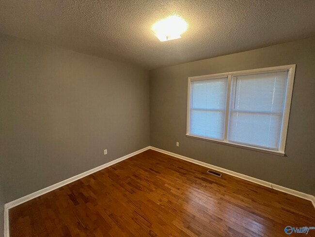 Building Photo - 212 Cherry St NW