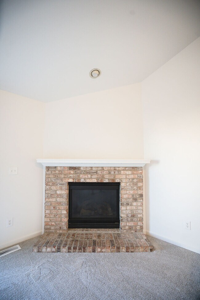 Building Photo - 642 Sedgegrass Dr