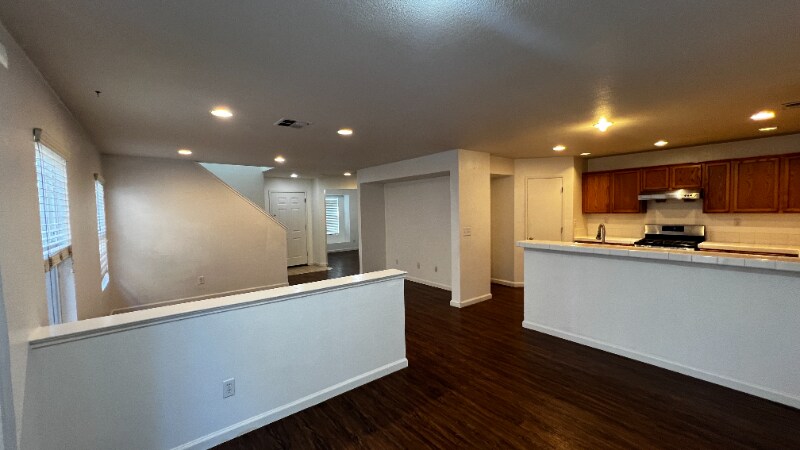 Building Photo - 3112 Puffin Cir