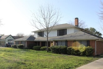 Building Photo - 535 W Prairie Lea St