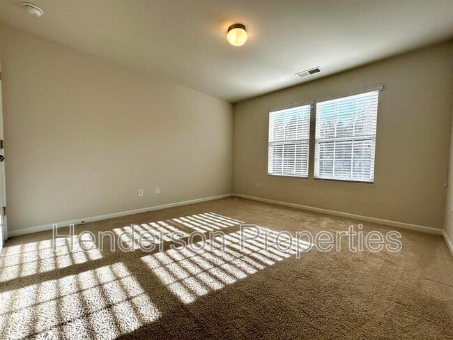 Building Photo - 303 Village Creek Way