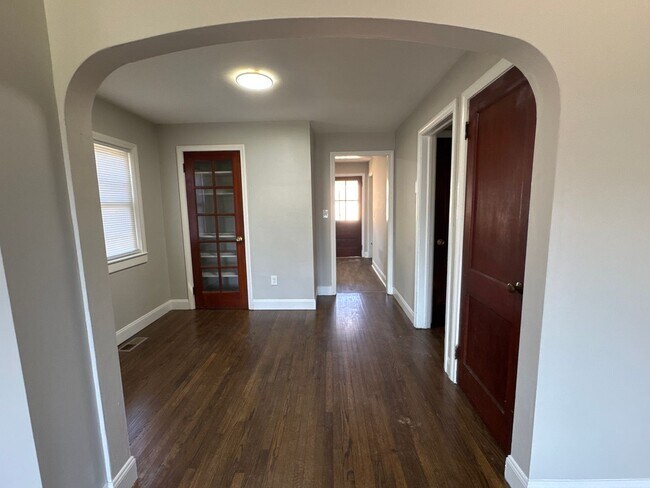 Building Photo - Newly Renovated 3-bedroom, 1-bathroom home with 2 car garage in Bethlehem Township