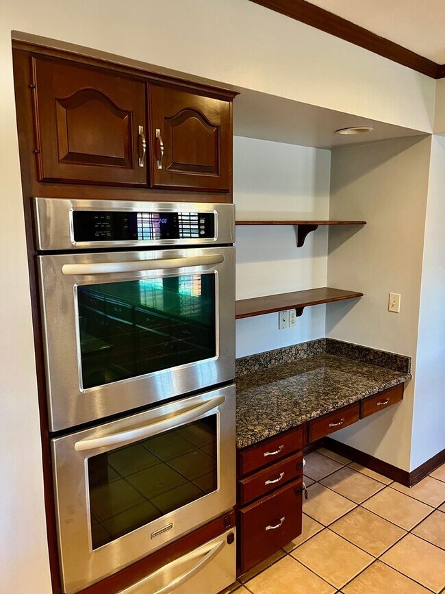 Building Photo - Luxurious Rustic 3300sqft  4BR/3.5BA/Oversized 2 Car Garage on 1.5 Acres!