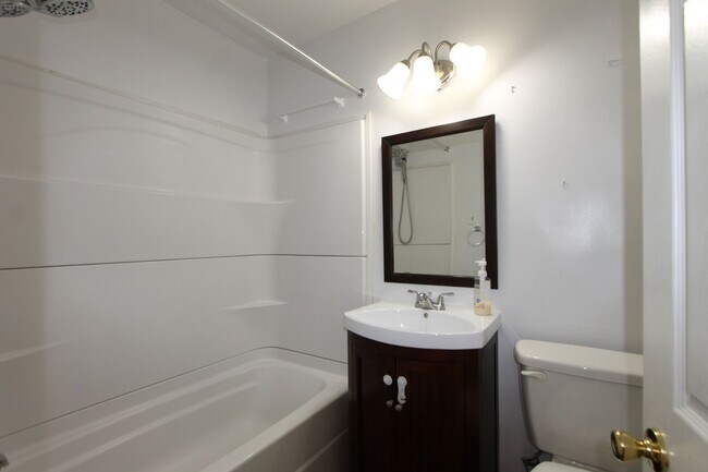 Building Photo - 6460 Ardleigh St